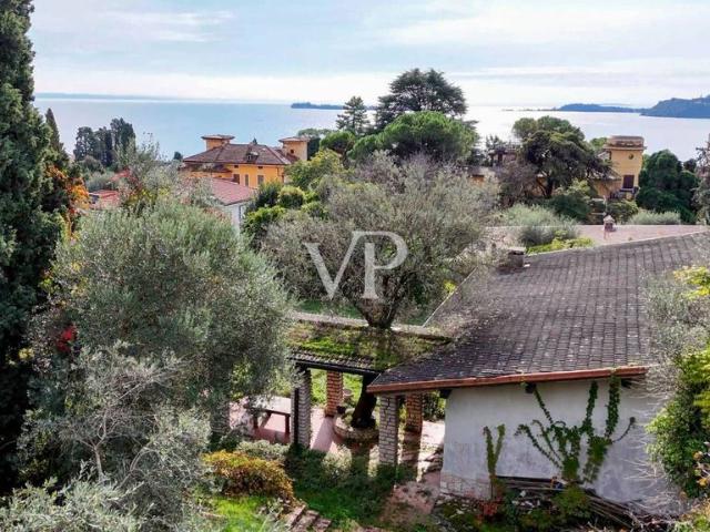Villa Indipendente in vendita a Comunità Montana Parco Alto Garda bresciano, Gardone Riviera