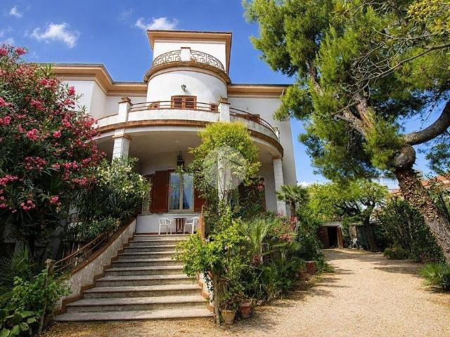 Villa Indipendente in vendita a Roseto Degli Abruzzi, Abruzzo