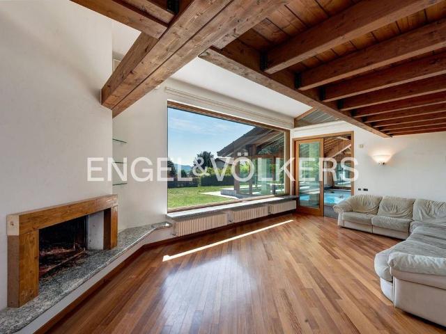 Villa Indipendente in vendita a Crevenna, Erba