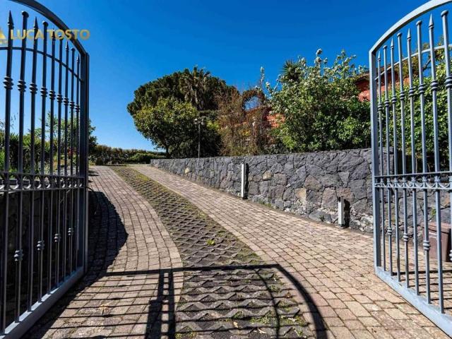 Villa Indipendente in vendita a Sambuco, Viagrande