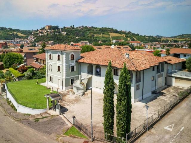 Villa Indipendente in vendita a Piemonte, Asti