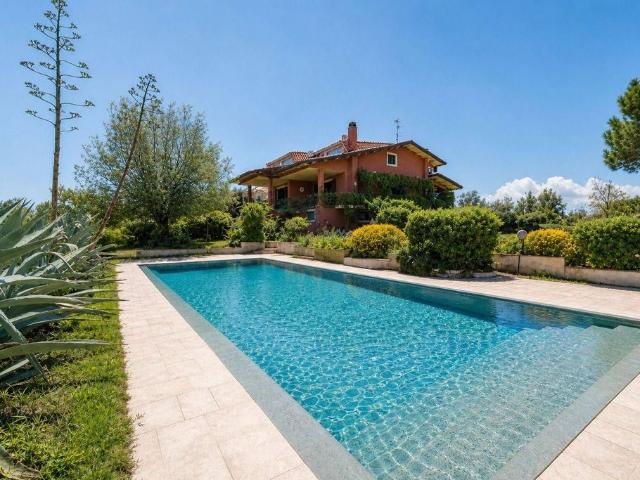 Villa Indipendente in vendita a Pirano Alto, Marche