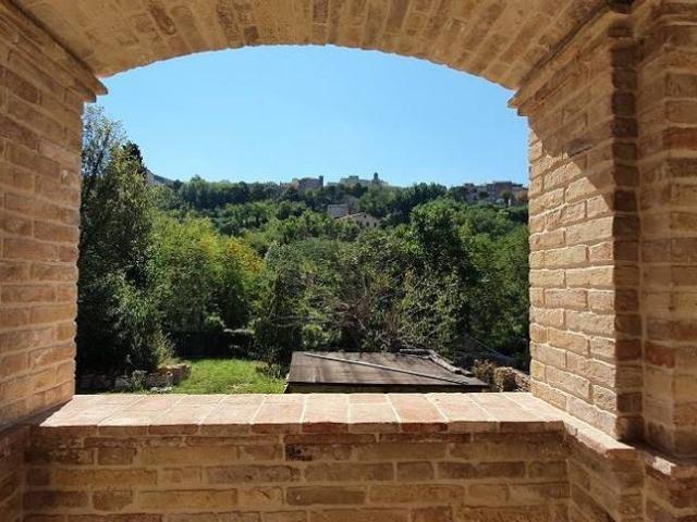 Villa Indipendente in vendita a Centro storico, Marche
