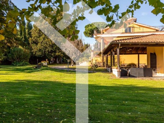 Villa Indipendente in vendita a Ronciglione, Lazio