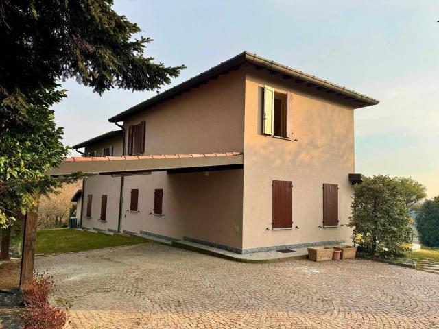 Villa Indipendente in affitto a Comunità Montana del Piambello, Cantello