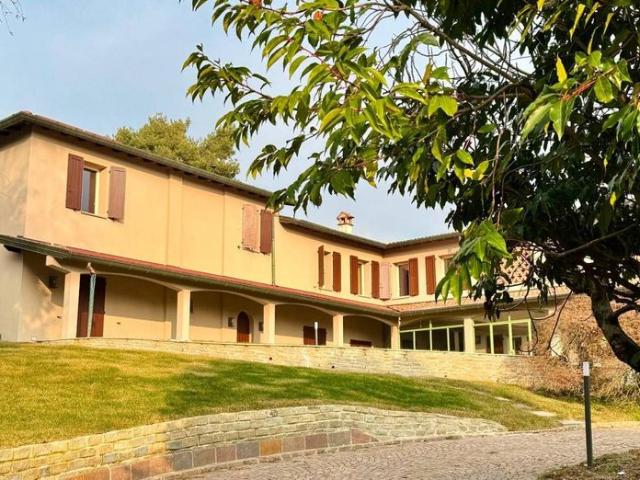 Villa Indipendente in affitto a Comunità Montana del Piambello, Cantello