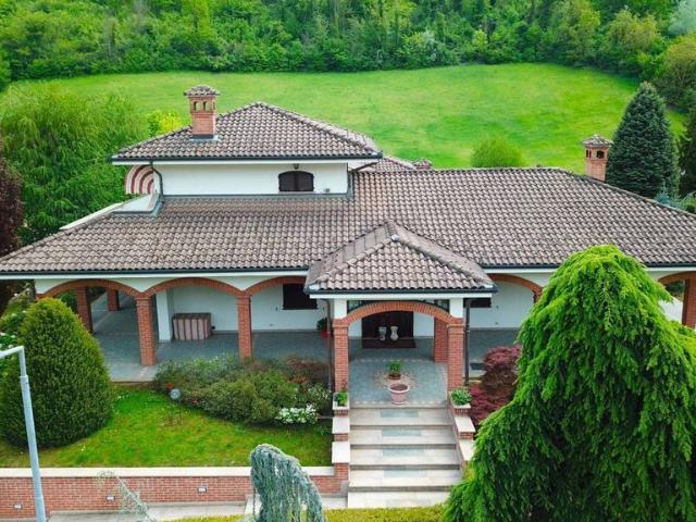 Villa Indipendente in vendita a Canale, Cuneo