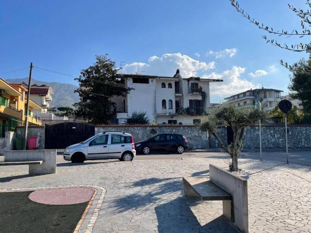 Villa Indipendente in vendita a Pollena Trocchia, Campania