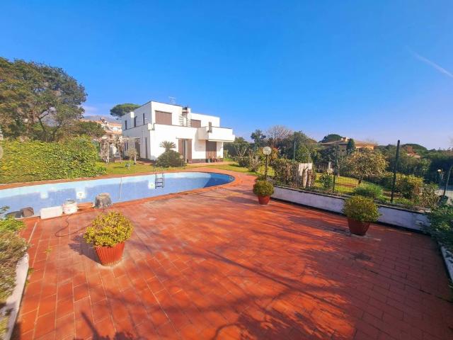 Villa Indipendente in vendita a Borghetto, Arenzano