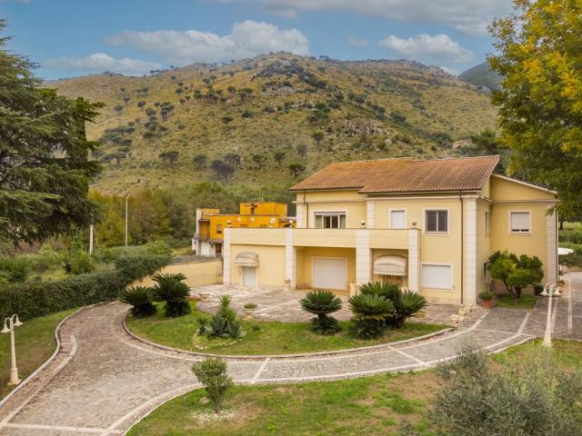 Villa Indipendente in vendita a San Bartolomeo, Cassino