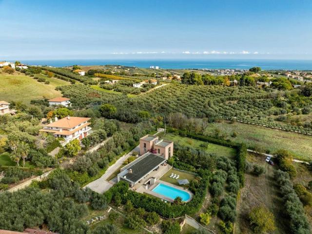 Villa Indipendente in vendita a Città Sant'angelo, Abruzzo