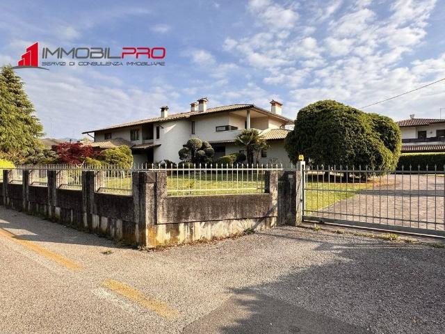 Villa Indipendente in vendita a Centro, Thiene