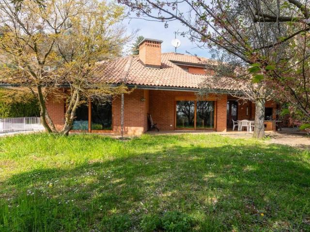 Villa Indipendente in vendita a Vigne, Piemonte