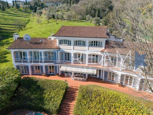 Villa Indipendente in vendita a Ponte San Pietro, Bagni Di Lucca Ponte