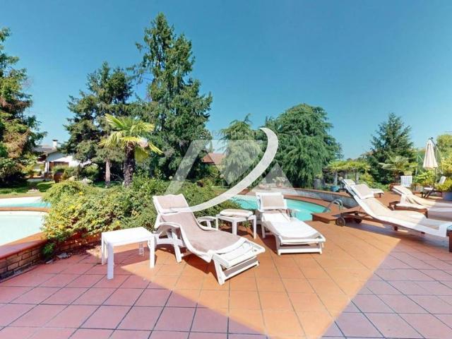 Villa Indipendente in vendita a Parabiago, Lombardia