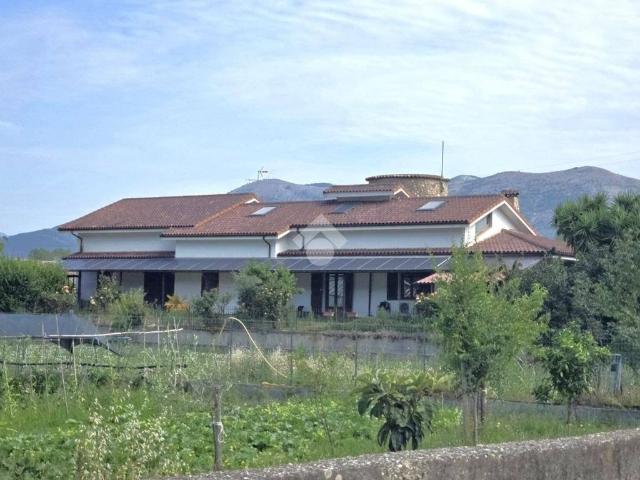 Villa Indipendente in vendita a Bastia, Albenga