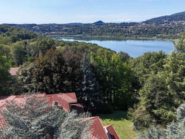 Villa Indipendente in vendita a Crevenna, Erba