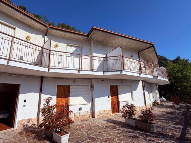 Villa Indipendente in vendita a Comunità Montana Parco Alto Garda bresciano, Tremosine
