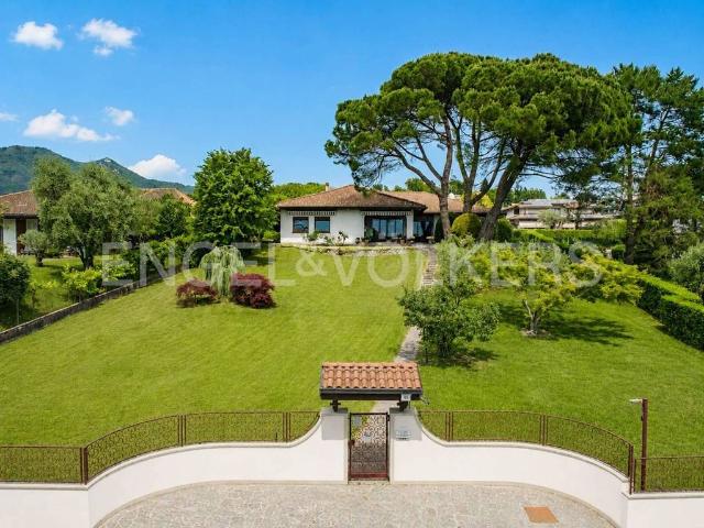 Villa Indipendente in vendita a Varese, Lombardia