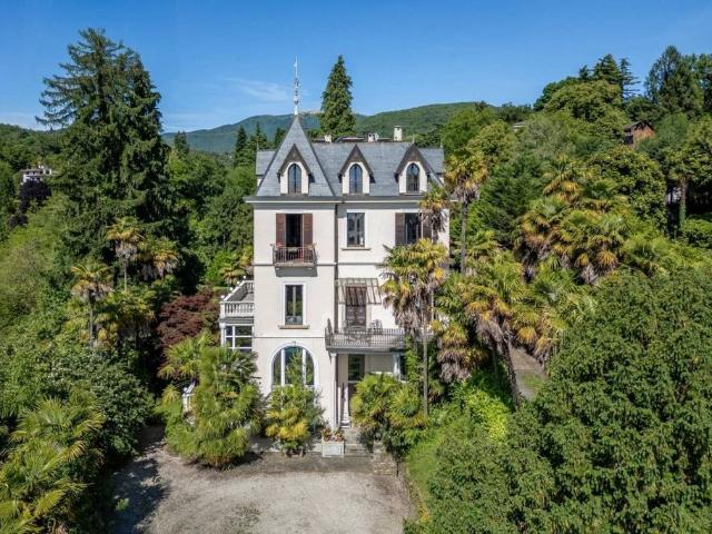 Villa Indipendente in vendita a Comunità Montana Valli del Verbano, Luino