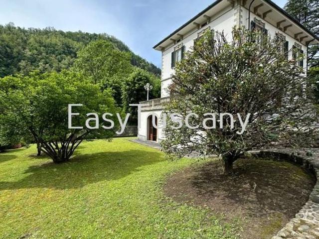 Villa Indipendente in vendita a Unione dei comuni Media Valle del Serchio, Ponte A Serraglio