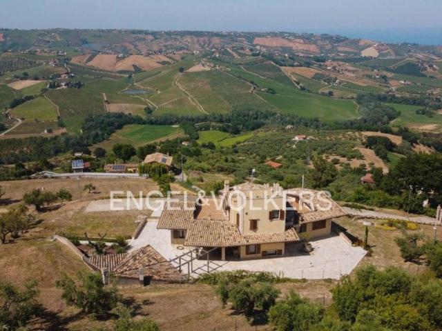 Villa Indipendente in vendita a Città Sant'angelo, Abruzzo