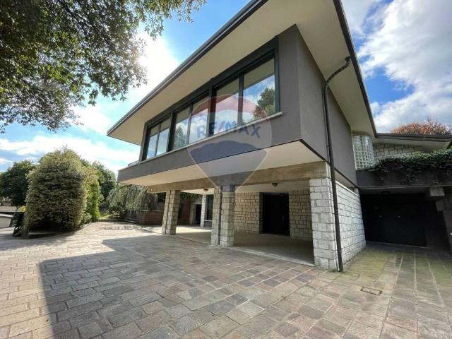 Villa Indipendente in vendita a Uggiate Trevano, Lombardia