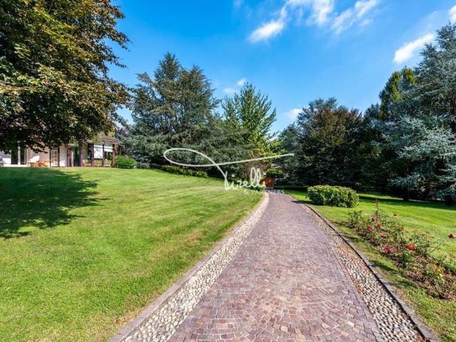 Villa Indipendente in vendita a Campofiorenzo, Casatenovo