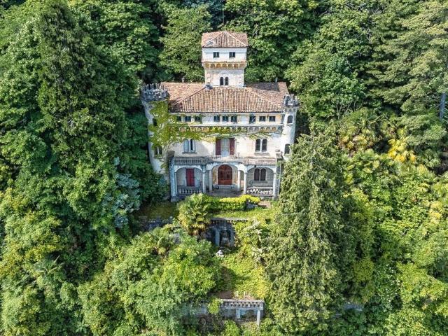 Villa Indipendente in vendita a Brisino, Piemonte