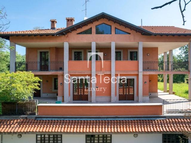 Villa Indipendente in vendita a Legnano, Lombardia