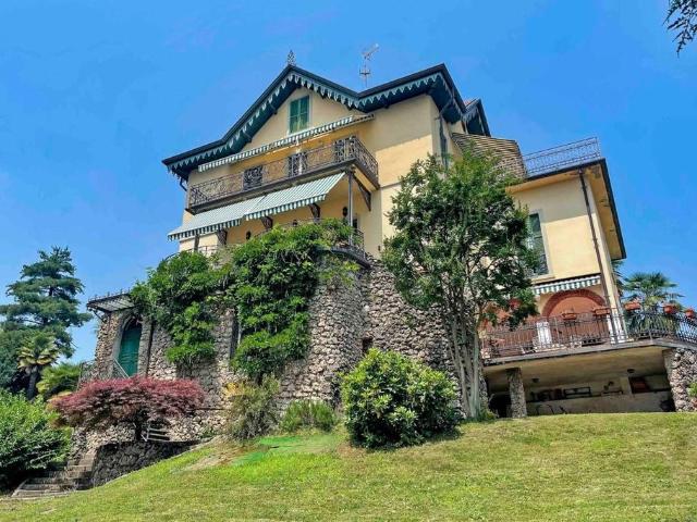 Villa Indipendente in vendita a Venegono Superiore, Lombardia