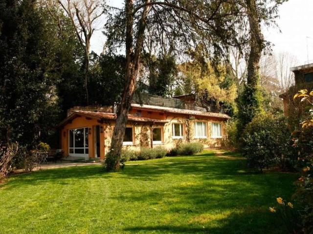 Villa Indipendente in affitto a Municipio Roma II, Roma Capitale