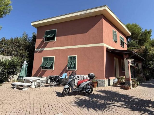 Villa Indipendente in vendita a Andora, Liguria