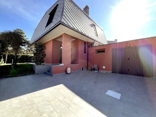 Villa Indipendente in vendita a Cascina San Pietro, Arese