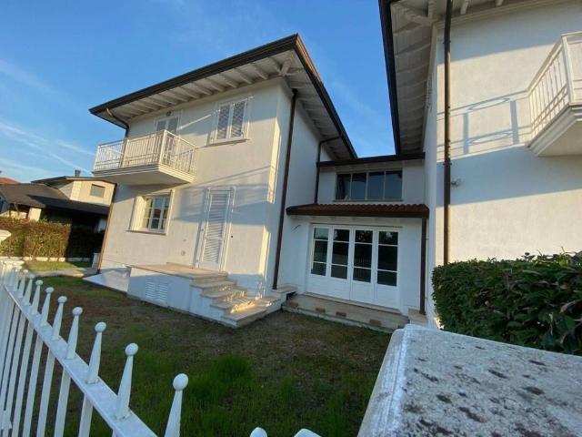 Villa Indipendente in vendita a Camaiore, Toscana