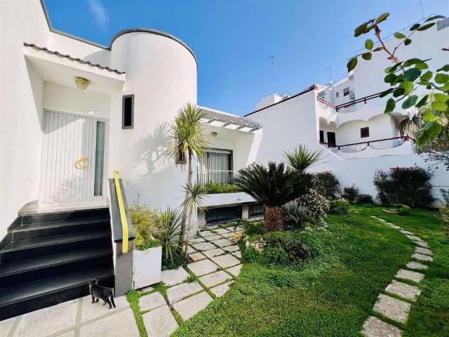 Villa Indipendente in vendita a Valenzano, Bari