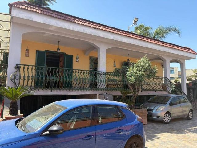 Villa Indipendente in vendita a Casoria, Campania