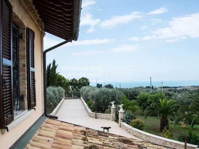 Villa Indipendente in vendita a Unione dei Comuni della Val Vibrata, Colonnella