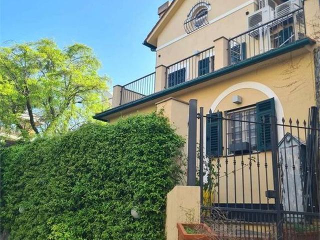 Villa Indipendente in vendita a Serra Riccò, Liguria