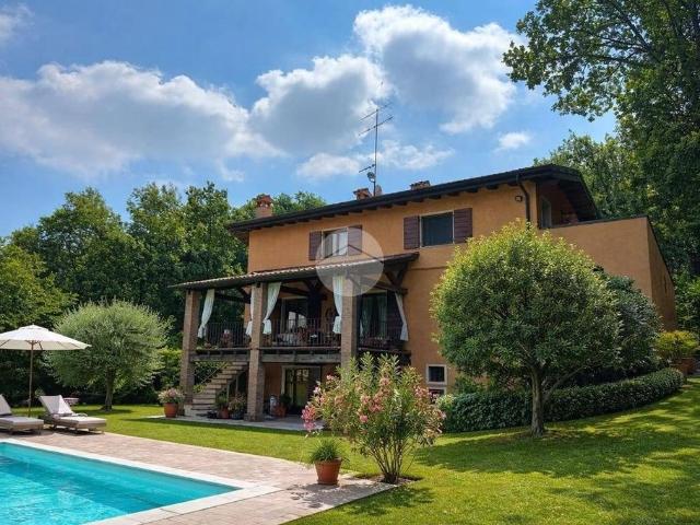Villa Indipendente in vendita a Desenzano Del Garda, Lombardia