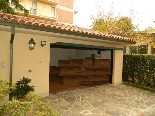 Villa Indipendente in vendita a Montecatini Terme, Toscana