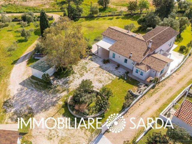 Villa Indipendente in vendita a Centro Commerciale Terranova, San Pantaleo