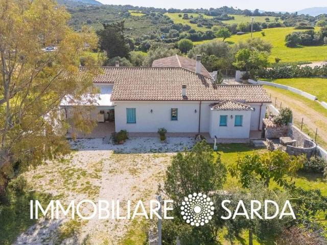 Villa Indipendente in vendita a Centro Commerciale Terranova, San Pantaleo
