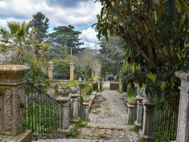 Villa Indipendente in vendita a Campello Sul Clitunno, Umbria