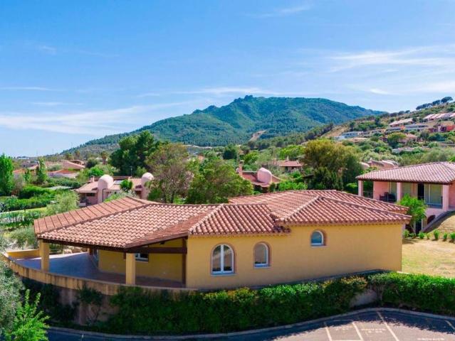 Villa Indipendente in vendita a Pula, Sardigna/Sardegna