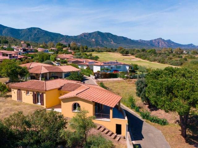 Villa Indipendente in vendita a Pula, Sardigna/Sardegna