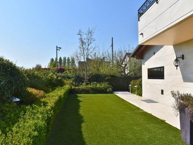Villa Indipendente in vendita a Lubiana, Sorbolo
