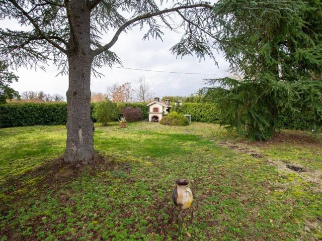 Villa Indipendente in vendita a Taverne d'Arbia, Siena