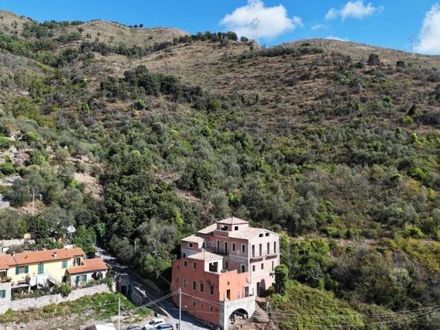 Villa Indipendente in vendita a San Remo, Liguria