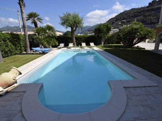 Villa Indipendente in vendita a Taggia, Arma Di Taggia